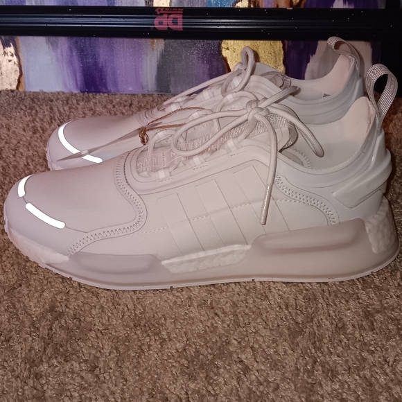 Adidas NMD V3 Men’s Shoes “Cloud White” - Triple White Size 9.5 - Picture 4 of 4